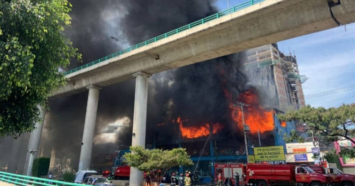 VIDEO: Se registra fuerte incendio en Galerías el Triunfo de San ...