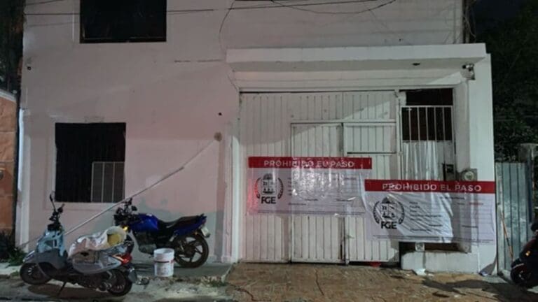 Rescatan FGE y Guardia Nacional a ocho mujeres durante cateo en un bar clandestino de Cancún