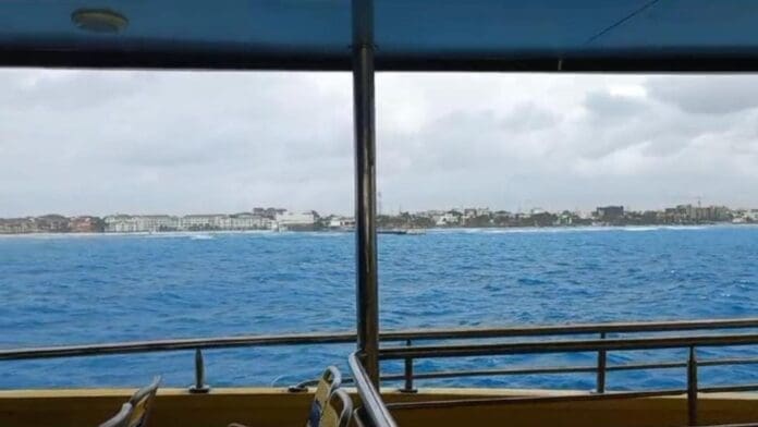 Ferry intentó cruzar de Cozumel a Playa del Carmen pero no pudo atracar por el mal clima