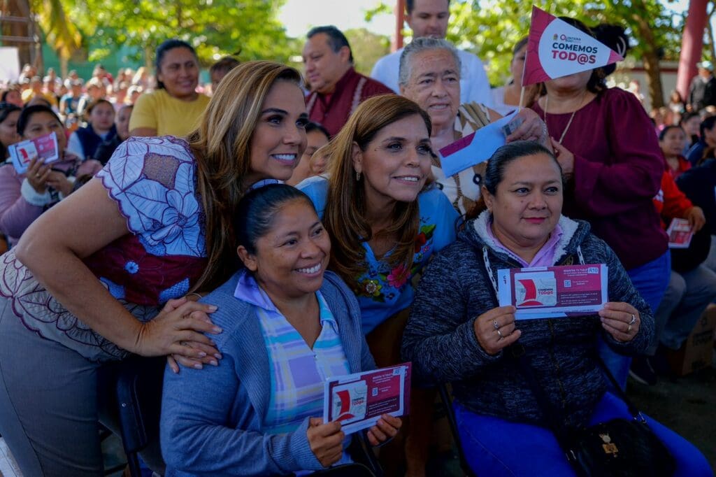 Lleva Mara Lezama esperanza y apoyos a la zona Maya con entrega de tarjetas “Comemos Tod@s”