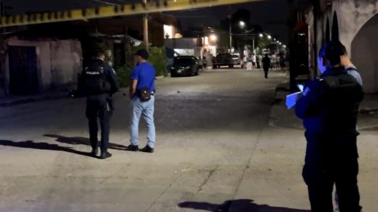 Más violencia en Cancún. Un motociclista fue ejecutado de varios disparos este domingo 11 de febrero en la Región 100.