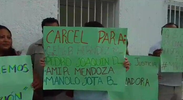 Pese a orden de la gobernadora, Sedetus no atiende denuncias Ciudadanos de Cozumel despojados de predios denuncian que pese a que la gobernadora dio instrucciones, funcionarios no los atienden.