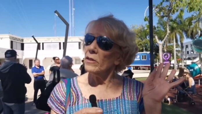 Protestan vecinos de Xcalacoco; exigen que The Fives les permita acceso a la playa