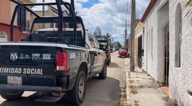 Sujetos a bordo de una moto le robaron 100 mil pesos a un cuentahabiente de Banorte en la Supermanzana 50 de Cancún.