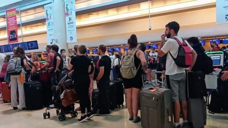 Vuelos hacia y desde Puebla con demora debido a actividad del Popocatépetl: Aeropuerto Internacional de Cancún