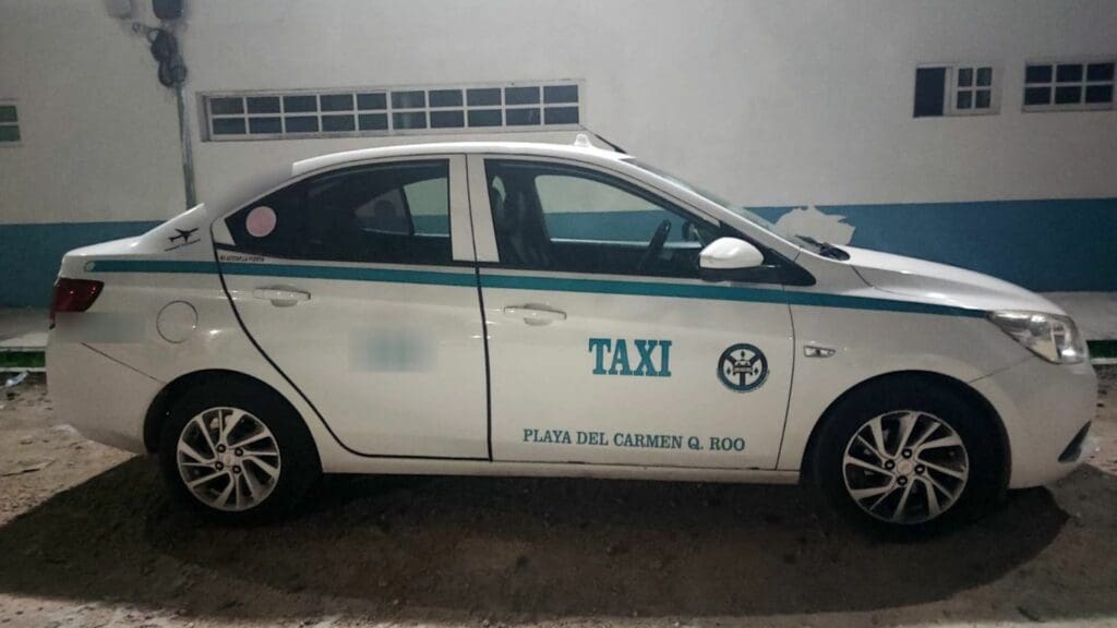 Captura FGE Quintana Roo a dos taxistas que agredieron a una pareja de turistas en Playa del Carmen