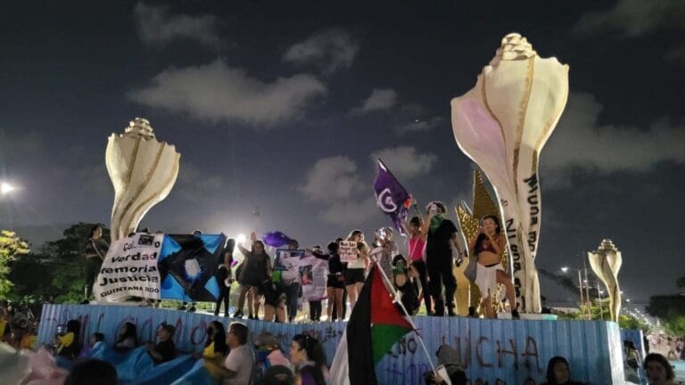 Cuatro mil mujeres exigen un alto a la violencia de género en la marcha del 8M en Cancún