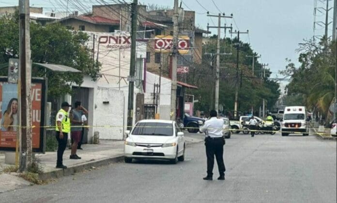 Una mujer perdió la vida en Cancún luego de ser atropellada por un autobús de la Zona Hotelera la tarde de este martes.