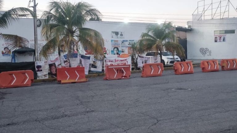 Madres Buscadoras inician otro bloqueo, ahora en la sede de la Fiscalía en Cancún