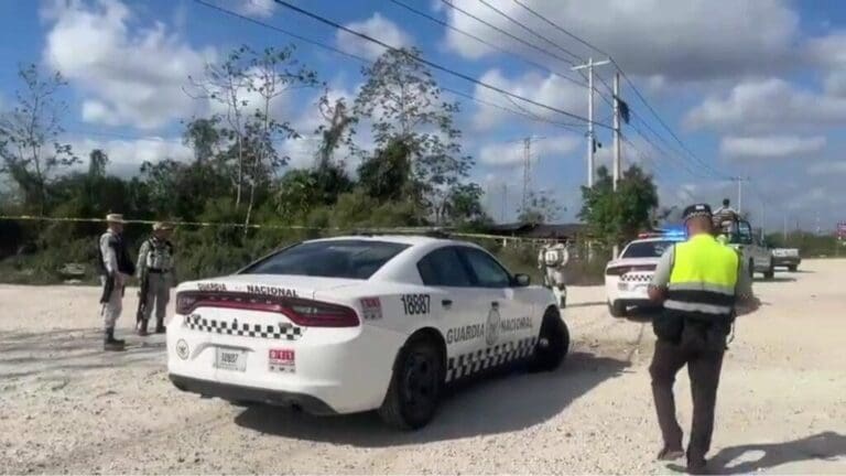 Localizan restos humanos calcinados en la carretera Cancún-Leona Vicario