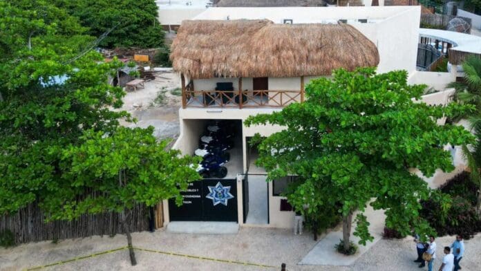 Para reforzar la seguridad en Tulum, empresarios entregaron a autoridades un espacio que cuenta con caseta de vigilancia y cámaras.