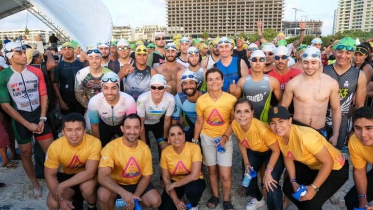 Triunfa el Triatlón Astri Cancún 2024 en el mar Caribe con más de mil 500 atletas de seis países