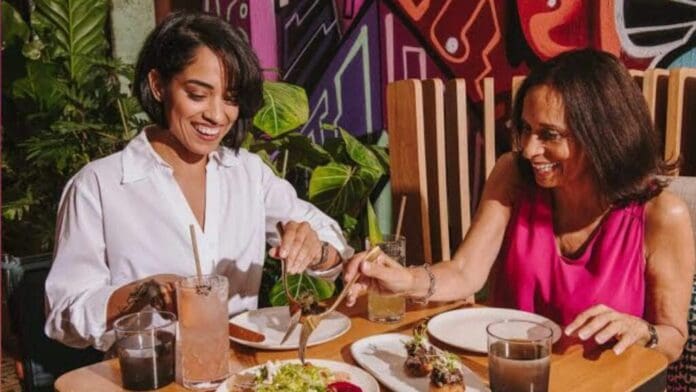 Celebran comerciantes de Playa del Carmen porque el festejo para las madres durará tres días