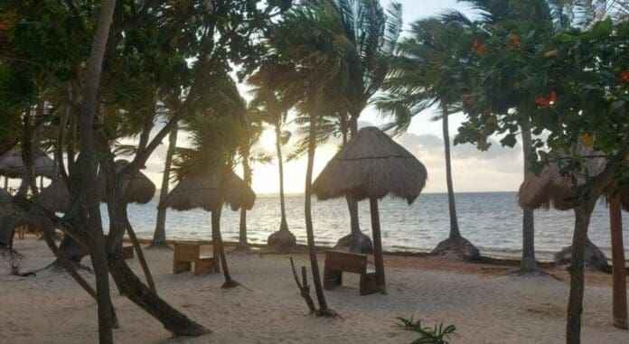 Las autoridades de Quintana Roo han informado sobre la formación de una zona de baja presión en el Atlántico, por ahora no presenta riesgo.