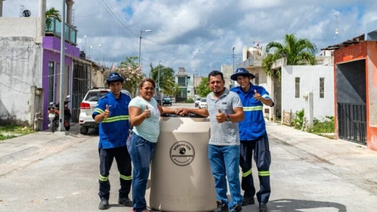 Aguakan continúa apoyando a familias cancunenses con el programa "Con Tinaco Sí"
