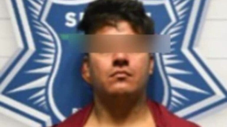 Detienen a sujeto por causar disturbios en Cancún; podría estar relacionado con robos a tiendas de conveniencia