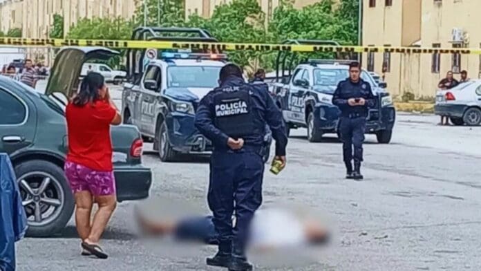 Una persona fue ejecutada en el fraccionamiento Paseos del Mar en Cancún. La víctima fue sorprendida al bajar de su vehículo.