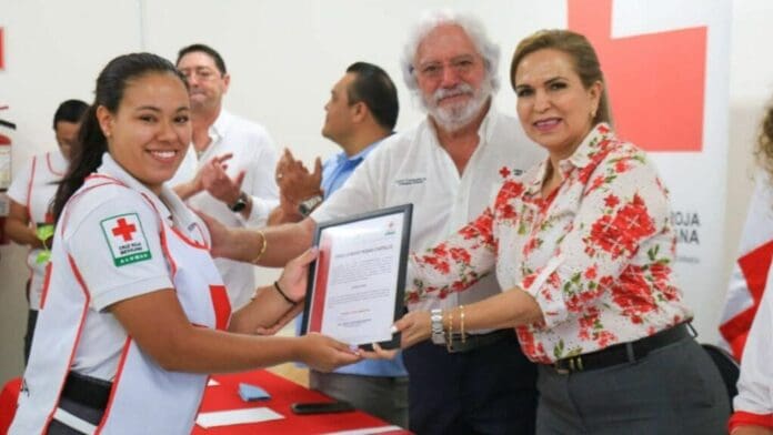 Lili Campos cumple a la Cruz Roja, en beneficio de los solidarenses
