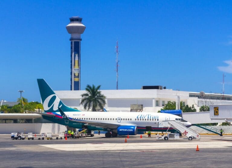 Cancún: a la baja tráfico aéreo por tercer mes consecutivo