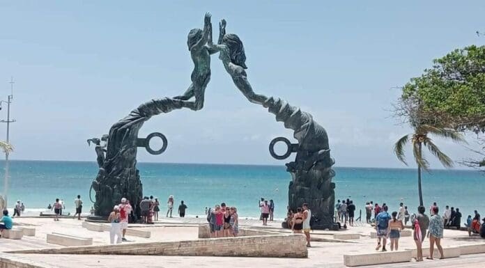 Autoridades de Playa del Carmen realizan perifoneo en inglés y El huracán “Beryl” está cerca de Quintana Roo. Las autoridades de Playa del Carmen han realizado diversas acciones para ayudar a la población.