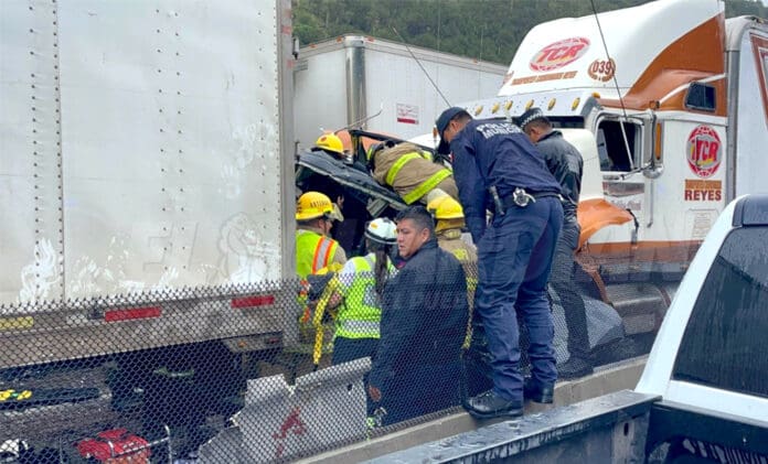 Saltillo: carambola de tres tráileres y dos camionetas deja cuatro mujeres sin vida Saltillo: carambola de tres tráileres y dos camionetas deja cuatro mujeres sin vida