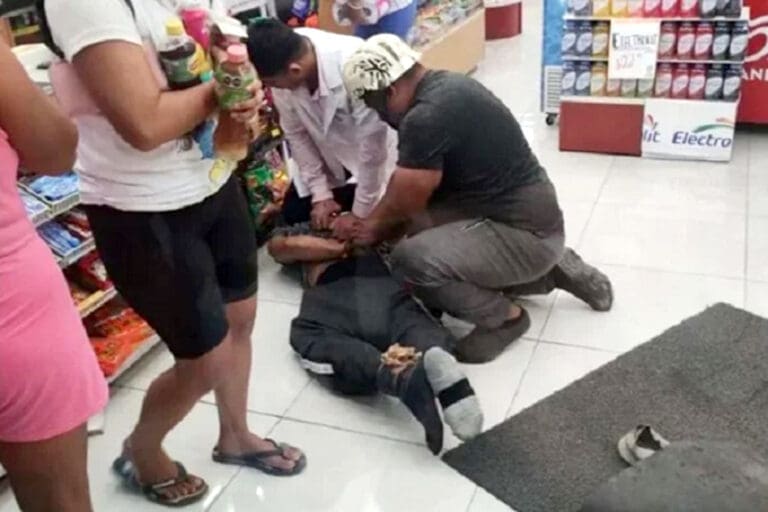Vecinos frustran asalto en sucursal de Farmacias Guadalajara, en Cancún