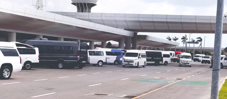 Falso que Uber pueda trabajar en el aeropuerto de Cancún: Movimiento Tour